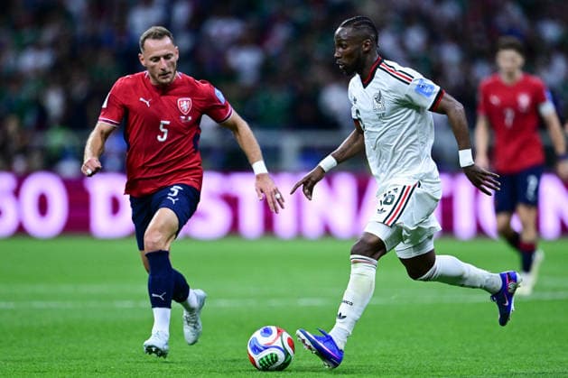 Julian Quinones of Mexico (R) runs with the ball under pressure from Vladimir Coufal of Czechia (L) during a FIFA Men’s World Cup 2026 Group Stage football match between Czechia and Mexico at Mexico City Stadium, in Mexico City on June 24th 2026 (Photo by Nayra Halm SPP)  Copyright: xNayraxHalm SPPx Sportspressphoto_SPR176136