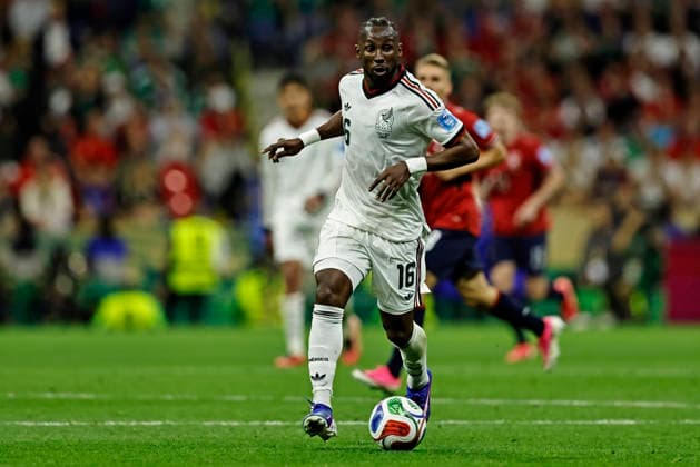 June 24, 2026, Mexico City, Mexico City, Mexico: Julian Quinones of Mexico runs with the ball during the match between Mexico and Czech Republic for the 3st round of the group A of the FIFA World Cup, WM, Weltmeisterschaft, Fussball 2026, at Mexico City Stadium, in Mexico City, Mexico on June 24. 2026. Photo: DiaEsportivo Mexico City Mexico - ZUMAh208 20260624_zsp_h208_039 Copyright: xHeulerxAndreyx