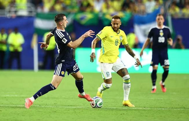 Neymar of Brazil and Kenny McLean of Scotland Scotland v Brazil, 2026 FIFA World Cup, WM, Weltmeisterschaft, Fussball Group C, Football, Miami Stadium, Miami, Florida, USA - 24 Jun 2026Miami Miami Stadium Florida (FL) United States of America EDITORIAL USE ONLY No use with unauthorised audio, video, data, fixture lists, club league logos or live services. Online in-match use limited to 120 images, no video emulation. No use in betting, games or single club league player publications.  Copyright: xMichaelxZemanek Shutterstockx 16956031gv