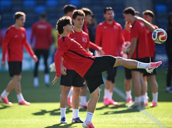Turkish national football team holds training session in Los Angeles, California LOS ANGELES, CALIFORNIA - JUNE 24: Ferdi Kadioglu and Arda Guler of Turkish national football team in a training session at Carson Sports Park, Los Angeles on June 24, 2026 ahead of the 2026 FIFA World Cup, WM, Weltmeisterschaft, Fussball First Stage Group D match between Turkiye and USA at the Los Angeles Stadium (SoFi Stadium) in Inglewood, California, United States on June 25th. Tayfun Coskun Anadolu California United States. Editorial use only. Please get in touch for any other usage.  Copyright: x2026xAnadoluxTayfunxCoskunx