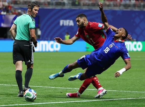 (260625) -- ATLANTA, June 25, 2026 -- Ismael Saibari (C) of Morocco vies with Wilson Isidor (L) of Haiti during the group C match between Morocco and Haiti at the 2026 FIFA World Cup, WM, Weltmeisterschaft, Fussball at Atlanta Stadium in Atlanta, the United States, June 24, 2026. ) (SP)U.S.-ATLANTA-FOOTBALL-FIFA WORLD CUP-GROUP C-MAR VS HTI WangxKaiyan 