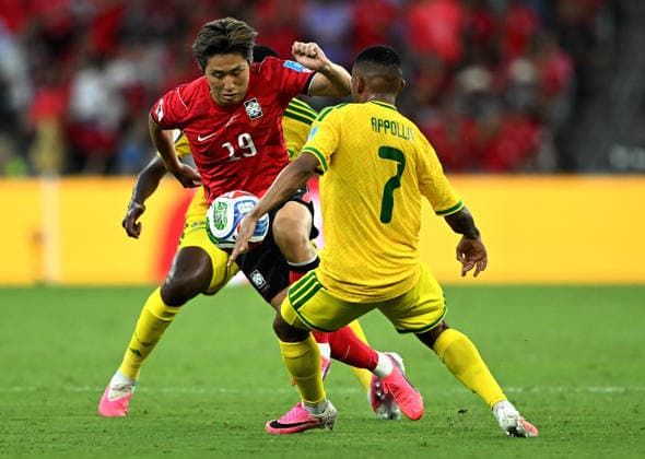 (260625) -- MONTERREY, June 25, 2026 -- Oswin Appollis (R) of South Africa vies with Lee Kang-in of South Korea during a group A match between South Africa and South Korea at the 2026 FIFA World Cup, WM, Weltmeisterschaft, Fussball at Estadio Monterrey in Monterrey, Mexico, on June 24, 2026. ) (SP)MEXICO-MONTERREY-FOOTBALL-FIFA WORLD CUP-GROUP A-RSA VS KOR WuxWei 