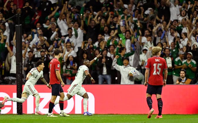 (260625) -- MEXICO CITY, June 25, 2026 -- Julian Quinones (3rd L) of Mexico celebrates his goal during a group A match between the Czech Republic and Mexico at the 2026 FIFA World Cup, WM, Weltmeisterschaft, Fussball at Mexico City Stadium in Mexico City, Mexico, June 24, 2026. ) (SP)MEXICO-MEXICO CITY-FOOTBALL-FIFA WORLD CUP-GROUP A-CZE VS MEX LixMuzi 