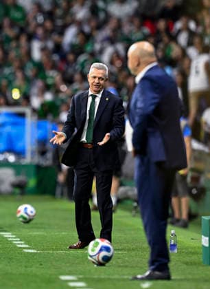 (260625) -- MEXICO CITY, June 25, 2026 -- Mexico s head coach Javier Aguirre (L) reacts during a group A match between the Czech Republic and Mexico at the 2026 FIFA World Cup, WM, Weltmeisterschaft, Fussball at Mexico City Stadium in Mexico City, Mexico, June 24, 2026. ) (SP)MEXICO-MEXICO CITY-FOOTBALL-FIFA WORLD CUP-GROUP A-CZE VS MEX LixMuzi 