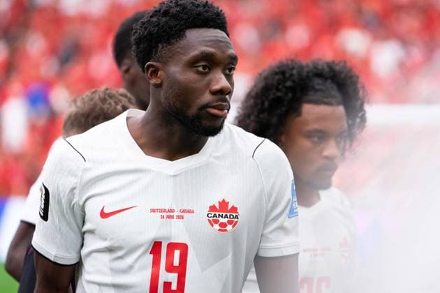 VANCOUVER, CANADA - JUNE 24: Alphonso Davies of Canada gets ready for the match before the FIFA World Cup, WM, Weltmeisterschaft, Fussball 2026 group stage match between Canada and Switzerland at BC Place Vancouver Stadium on June 24, 2026 in Vancouver, British Columbia, Canada.  Copyright: xAmyxElle SPPx Sportspressphoto_SPR176193