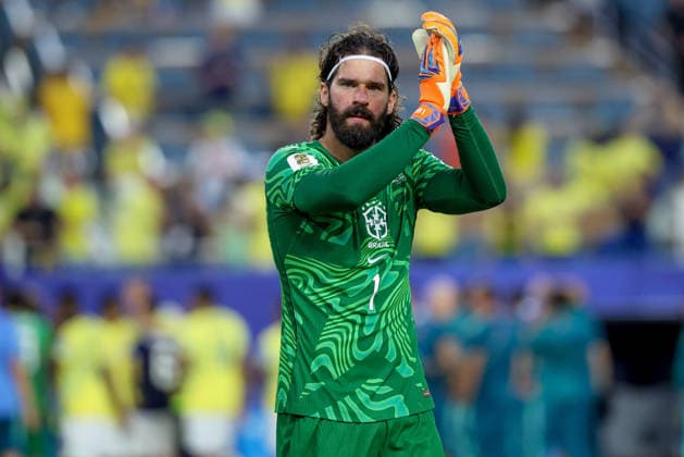 MIAMI GARDENS, FL - JUNE 24: Alisson Becker 1 of Brazil waves to the supporters at the end of a FIFA World Cup, WM, Weltmeisterschaft, Fussball 2026 Group C match between Scotland and Brazil on June 24,2026 at Miami Stadium, in Miami Gardens, Fla.(Photo by Chris Arjoon Icon Sportswire) SOCCER: JUN 24 FIFA World Cup 26 Group C - Scotland vs Brazil EDITORIAL USE ONLY Icon26062400100072
