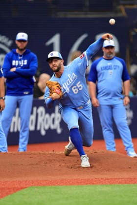 June 24, 2026, St. Petersburg, Florida, USA: Kansas City Royals starting pitcher Noah Cameron (65) warms up in the bull pen prior to an MLB, Baseball Herren, USA game against the Tampa Bay Rays on June 24, 2026 at Tropicana Field. The Rays beat the Royals 5-3. MLB 2026: Tampa Bay Rays 5 : 3 Kansas City Royals  - ZUMAh180 20260624_zsp_h180_003 Copyright: xKimxHukarix