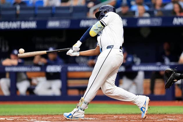 June 24, 2026, St. Petersburg, Florida, USA: Tampa Bay Rays third baseman Junior Caminero (13) breaks his bat as he fouls off a pitch during an MLB, Baseball Herren, USA game against the Kansas City Royals on June 24, 2026 at Tropicana Field. The Rays beat the Royals 5-3. St. Petersburg USA - ZUMAh180 20260624_zsp_h180_013 Copyright: xKimxHukarix