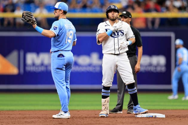 June 24, 2026, St. Petersburg, Florida, USA: Tampa Bay Rays first baseman Jonathan Aranda (8) doubles to center field during an MLB, Baseball Herren, USA game against the Kansas City Royals on June 24, 2026 at Tropicana Field. The Rays beat the Royals 5-3. St. Petersburg USA - ZUMAh180 20260624_zsp_h180_014 Copyright: xKimxHukarix