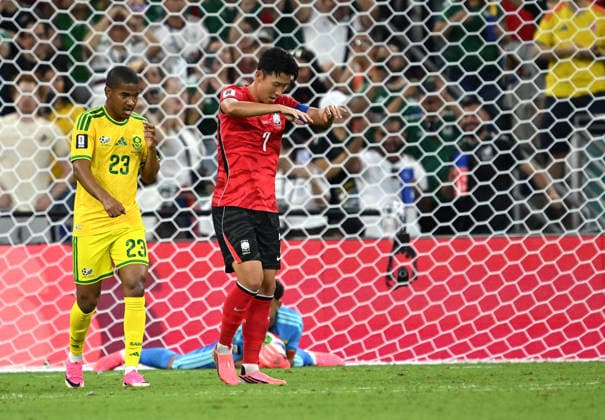 (260625) -- MONTERREY, June 25, 2026 -- Son Heung-min (R) of South Korea reacts during a group A match between South Africa and South Korea at the 2026 FIFA World Cup, WM, Weltmeisterschaft, Fussball at Estadio Monterrey in Monterrey, Mexico, on June 24, 2026. (Photo by Xinhua) (SP)MEXICO-MONTERREY-FOOTBALL-FIFA WORLD CUP-GROUP A-RSA VS KOR LucioxTavora 