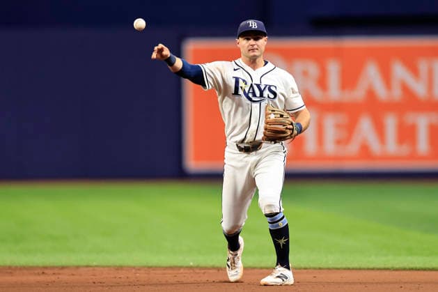 June 24, 2026, St. Petersburg, Florida, USA: Tampa Bay Rays second baseman Ben Williamson (15) fields a ball off the bat of Kansas City Royals second baseman Michael Massey (19) and throws him out at first base during an MLB, Baseball Herren, USA game on June 24, 2026 at Tropicana Field. The Rays beat the Royals 5-3. MLB 2026: Tampa Bay Rays 5 : 3 Kansas City Royals  - ZUMAh180 20260624_zsp_h180_046 Copyright: xKimxHukarix