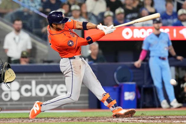 June 24, 2026, Toronto, On, CAN: Houston Astros shortstop Jeremy Pena (3) hits a RBI single off Toronto Blue Jays pitcher Mason Fluharty during ninth inning MLB, Baseball Herren, USA baseball action in Toronto on Wednesday, June 24, 2026. Canada News - June 24, 2026  - ZUMAc35_ 20260624_zaf_c35_316 Copyright: xChrisxYoungx