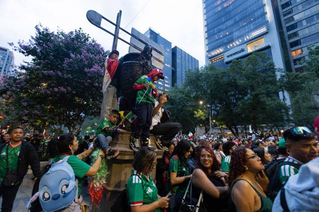 June 24, 2026, Mexico City, Mexico: Supporters of the Mexican national team, Nationalteam gathered around the Angel of Independence in Mexico City to watch the 2026 FIFA World Cup, WM, Weltmeisterschaft, Fussball match between Mexico and Czechia on a giant screen. At the same time, relatives of missing persons and search collectives held a soccer match for memory and against forgetting at the Roundabout of the Disappeared to raise awareness about the crisis of missing persons in Mexico. Mexico City Mexico - ZUMAl178 0859970432st Copyright: xCristianxLeyvax