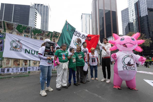 June 24, 2026, Mexico City, Mexico: Supporters of the Mexican national team, Nationalteam gathered around the Angel of Independence in Mexico City to watch the 2026 FIFA World Cup, WM, Weltmeisterschaft, Fussball match between Mexico and Czechia on a giant screen. At the same time, relatives of missing persons and search collectives held a soccer match for memory and against forgetting at the Roundabout of the Disappeared to raise awareness about the crisis of missing persons in Mexico. Mexico City Mexico - ZUMAl178 0859970595st Copyright: xCristianxLeyvax