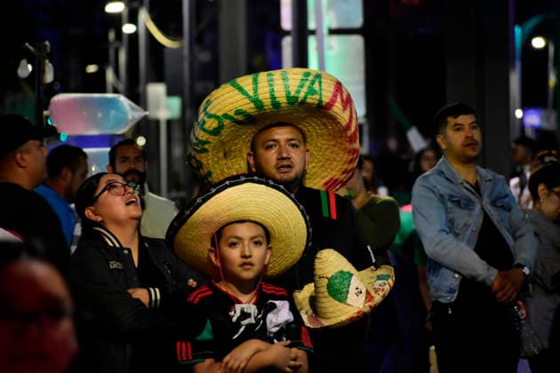 Mexican Supporters Watching The 2026 FIFA World Cup, WM, Weltmeisterschaft, Fussball Match Mexico v Czechia Supporters of Mexico national soccer team watching the 2026 FIFA World Cup match between Mexico and Czechia corresponding to final matchday of Group A at a giant screen on the Angel of Independence on June 24, 2026 in Mexico City, Mexico. (Photo by Luis Barron Eyepix Group) Copyright: xLuisxBarron xEyepixxGroupx LB_24062026_188703