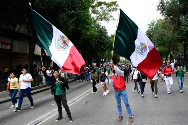 Mexican Supporters Watching The 2026 FIFA World Cup, WM, Weltmeisterschaft, Fussball Match Mexico v Czechia Supporters of Mexico national soccer team attending the Angel of Independence to watching the 2026 FIFA World Cup match between Mexico and Czechia corresponding to final matchday of Group A at a giant screen. on June 24, 2026 in Mexico City, Mexico. (Photo by Luis Barron Eyepix Group) Copyright: xLuisxBarron xEyepixxGroupx LB_24062026_188704