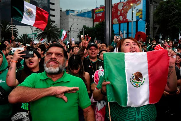 Mexican Supporters Watching The 2026 FIFA World Cup, WM, Weltmeisterschaft, Fussball Match Mexico v Czechia Supporters of Mexico national soccer team watching the 2026 FIFA World Cup match between Mexico and Czechia corresponding to final matchday of Group A at a giant screen on the Angel of Independence on June 24, 2026 in Mexico City, Mexico. (Photo by Luis Barron Eyepix Group) Copyright: xLuisxBarron xEyepixxGroupx LB_24062026_188715