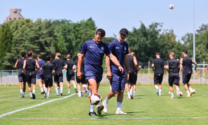 Leipzig, 24.06.2026, Bruno-Plache-Stadion, Fussball, Regionalliga NO , 1. FC LOK LEIPZIG - Trainingsstart, Vorbereitung Saison 2026 27 , Im Bild: Lok-Trainer Torsten Ziegner und Torwarttrainer Tomislav Piplica (Lok Leipzig) , Nur für journalistische Zwecke. Only for editorial use! , *** Leipzig, June 24, 2026, Bruno Plache Stadium, soccer, Regionalliga NO, 1 FC LOK LEIPZIG training kickoff, preseason for the 2026–27 season. Pictured: LOK coach Torsten Ziegner and goalkeeper coach Tomislav Piplica of LOK Leipzig. For journalistic purposes only. Picture Point