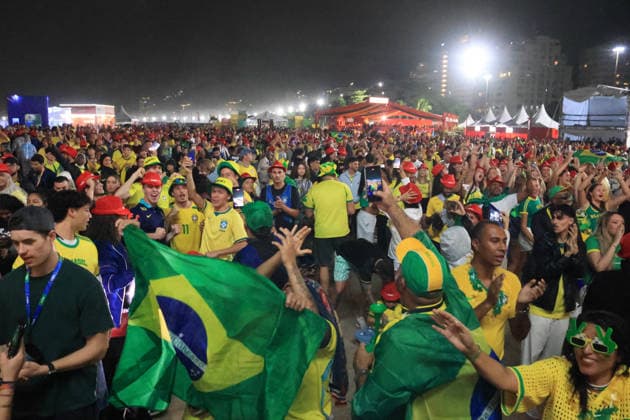 Escócia x Brasil Arena Copacabana RJ RIO DE JANEIRO, RJ - 24.06.2026: ESCoCIA X BRASIL ARENA COPACABANA RJ - Fans celebrating Brazil& 39;s victory over Scotland at the Copacabana Arena on the sands of Copacabana Beach in Rio de Janeiro, RJ. (Photo: Luiz Gomes Fotoarena) x2969642x  LuizxGomes