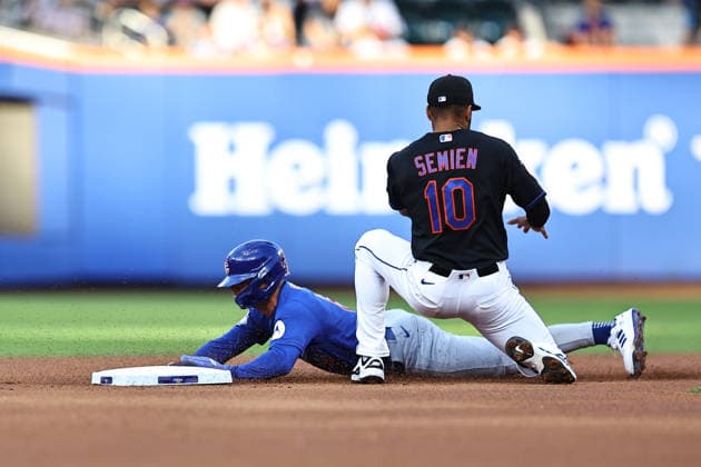 MLB, Baseball Herren, USA Chicago Cubs Vs. New York Mets Game 02 Chicago Cubs player Matt Shaw 6 steals second base during the first inning of the baseball game against the New York Mets at Citi Field in Corona, New York, on June 24, 2026. Flushing New York United States  Copyright: xGordonxDonovanx originalFilename:donovan-mlbchica260624_npKoP.jpg