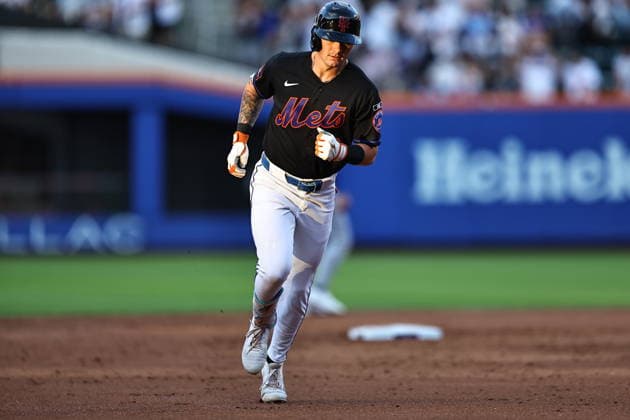MLB, Baseball Herren, USA Chicago Cubs Vs. New York Mets Game 02 New York Mets player A.J. Ewing 9 rounds the bases after hitting a two-run homer during the second inning of a baseball game against the Chicago Cubs at Citi Field in Corona, New York, on June 24, 2026. Flushing New York United States  Copyright: xGordonxDonovanx originalFilename:donovan-mlbchica260624_npIi3.jpg