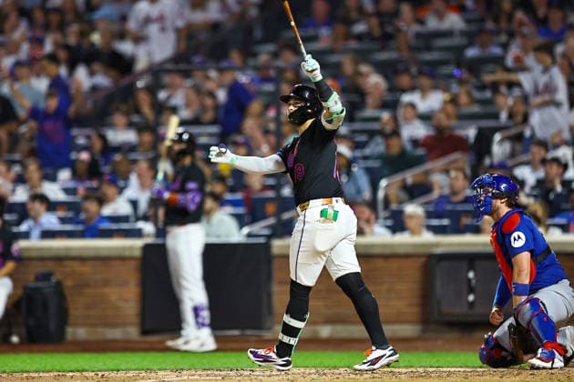MLB, Baseball Herren, USA Chicago Cubs Vs. New York Mets Game 02 Bo Bichette 19 of the New York Mets hits a solo home run during the sixth inning of a baseball game against the Chicago Cubs at Citi Field in Corona, New York, on June 24, 2026. Flushing New York United States  Copyright: xGordonxDonovanx originalFilename:donovan-mlbchica260624_npAHV.jpg