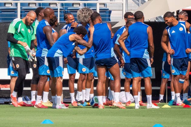 June 24, 2026, Boca Raton, Fl, USA: CuraoÂßao players huddle as they receive instructions during the teamÃ¢â‚¬â ¢s MDÃ¢â‚¬˜1 training session ahead of their match against Ivory Coast in Philadelphia. Boca Raton USA - ZUMAc343 0859956000st Copyright: xChrisxBeckettx