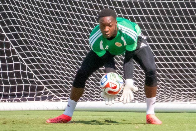 June 24, 2026, Boca Raton, Fl, USA: CuraoÂßao goalkeeper TYRICK BODAK catches a ball during a shotÃ¢â‚¬˜stopping drill in the teamÃ¢â‚¬â ¢s MDÃ¢â‚¬˜1 training session ahead of their match against Ivory Coast in Philadelphia. Boca Raton USA - ZUMAc343 0859956016st Copyright: xChrisxBeckettx