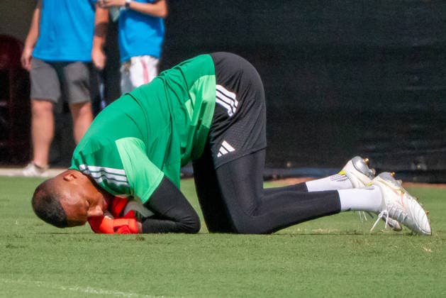 June 24, 2026, Boca Raton, Fl, USA: CuraoÂßao goalkeeper ELOY ROOM lies on the ground after a diving save attempt during the teamÃ¢â‚¬â ¢s MDÃ¢â‚¬˜1 training session ahead of their match against Ivory Coast in Philadelphia. Boca Raton USA - ZUMAc343 0859956035st Copyright: xChrisxBeckettx