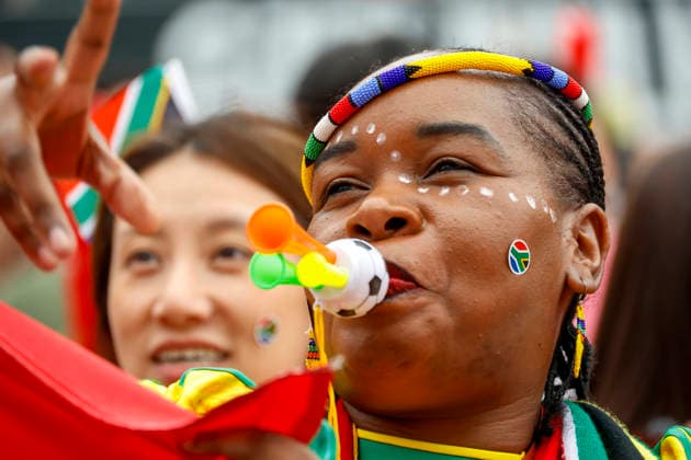 Soccer fans fill the 2026 FIFA World Cup, WM, Weltmeisterschaft, Fussball street cheering event in South Korea South African soccer fans cheer for their national team, Nationalteam during a public street screening and cheering event for the 2026 FIFA World Cup match between South Korea and South Africa, held at Gwanghwamun Square in Seoul, South Korea, on June 25, 2026. Seoul South Korea  Copyright: xMatrixxImages JungxUi-Chelx