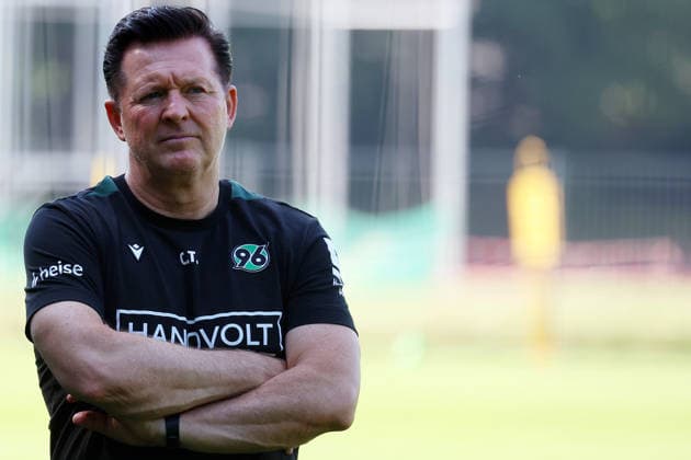 24.06.2026, xrekx, Fussball 2.Bundesliga, VfL Wolfsburg - Trainingsstart Saison 2026 27 v.l. Christian Titz Trainer (Hannover 96) (DFL DFB REGULATIONS PROHIBIT ANY USE OF PHOTOGRAPHS as IMAGE SEQUENCES and or QUASI-VIDEO) Wolfsburg *** June 24, 2026, xrekx, Soccer 2. Bundesliga, VfL Wolfsburg Begins Training for the 2026–27 Season; Christian Titz, Coach of Hannover 96; DFL and DFB regulations prohibit any use of photographs as image sequences and or quasi-video; Wolfsburg