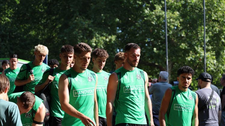 25.06.2026, xrekx, Fussball 2.Bundesliga, Hannover 96 - Trainingsauftakt Saison 2026 27 v.l. Boris Tomiak (Hannover 96) (DFL DFB REGULATIONS PROHIBIT ANY USE OF PHOTOGRAPHS as IMAGE SEQUENCES and or QUASI-VIDEO) Hannover *** June 25, 2026, xrekx, Soccer 2. Bundesliga, Hannover 96 Start of Training for the 2026–27 Season, photo by Boris Tomiak, Hannover 96. DFL and DFB regulations prohibit any use of photographs as image sequences and or quasi-video. Hannover