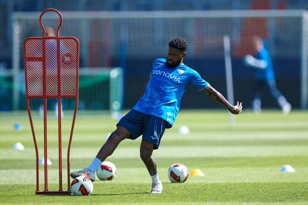 25.06.2026, Fußball, Trainingsauftakt VfL Bochum, 2. Fußball Bundesliga, Vonovia Ruhrstadion, Saison 2026 2027: Moritz-Broni Kwarteng (VfL Bochum 11) beim ersten Training der neuen Saison 26 27 bei sommerlichen Temperaturen und 31 Grad Hitze DFB regulations prohibit any use of photographs as image sequences and or quasi-video. Nordrhein-Westfalen Deutschland *** June 25, 2026, Soccer, VfL Bochum’s First Training Session, 2. Bundesliga, Vonovia Ruhrstadion, 2026–2027 season: Moritz Broni Kwarteng of VfL Bochum No. 11 at the first training session of the new 2026–2027 season on June 27, amid summery temperatures and 31 degrees Celsius heat. DFB regulations prohibit any use of photographs as image sequences and or quasi-video. North Rhine-Westphalia, Germany