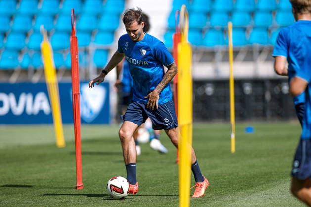 25.06.2026, Fußball, Trainingsauftakt VfL Bochum, 2. Fußball Bundesliga, Vonovia Ruhrstadion, Saison 2026 2027: Michael Steinwender (VfL Bochum 15) beim ersten Training der neuen Saison 26 27 bei sommerlichen Temperaturen und 31 Grad Hitze DFB regulations prohibit any use of photographs as image sequences and or quasi-video. Nordrhein-Westfalen Deutschland *** June 25, 2026, Soccer, VfL Bochum’s First Training Session, 2. Bundesliga, Vonovia Ruhrstadion, 2026–2027 season. Michael Steinwender, VfL Bochum 15, at the first training session of the new 2026–2027 season on June 27, 2026, amid summery temperatures and 31 degrees Celsius heat. DFB regulations prohibit any use of photographs as image sequences and or quasi-video. North Rhine-Westphalia, Germany