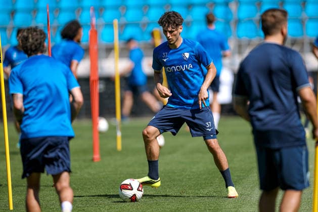 25.06.2026, Fußball, Trainingsauftakt VfL Bochum, 2. Fußball Bundesliga, Vonovia Ruhrstadion, Saison 2026 2027: Alessandro Crimaldi (VfL Bochum 37) beim ersten Training der neuen Saison 26 27 bei sommerlichen Temperaturen und 31 Grad Hitze DFB regulations prohibit any use of photographs as image sequences and or quasi-video. Nordrhein-Westfalen Deutschland *** June 25, 2026, Soccer, VfL Bochum’s First Training Session, 2. Bundesliga, Vonovia Ruhrstadion, 2026–2027 season: Alessandro Crimaldi and VfL Bochum 37 at the first training session of the new season on June 27, 2026, amid summery temperatures and 31 degrees Celsius heat. DFB regulations prohibit any use of photographs as image sequences and or quasi-video. North Rhine-Westphalia, Germany