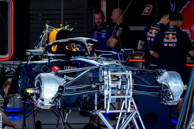 SPIELBERG - Mechanics at work on the car of Formula 1 driver Max Verstappen or Oracle Red Bull Racing during the Formula 1 Austria at the Red Bull Ring on June 25, 2026 in Spielberg, Austria. (Photo by DeFodi Images) - *** SPIELBERG Mechanics working on the car of Formula 1 driver Max Verstappen of Oracle Red Bull Racing during the Formula 1 Austrian Grand Prix at the Red Bull Ring on June 25, 2026, in Spielberg, Austria. Photo by DeFodi Images