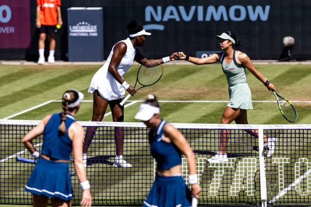 BAD HOMBURG, GERMANY - JUNE 25: Alexandra Eala (PHI) Venus Williams (USA) cheer during the Bad Homburg Open powered by Solarwatt Doubles match between Alexandra Eala (PHI) Venus Williams (USA) vs Tereza Mihalikova (SVK) Olivia Nicholls (GBR) at Kurpark Bad Homburg on June 25, 2026 in Bad Homburg, Germany. Hessen Germany Copyright: xSteffiexWunderlx