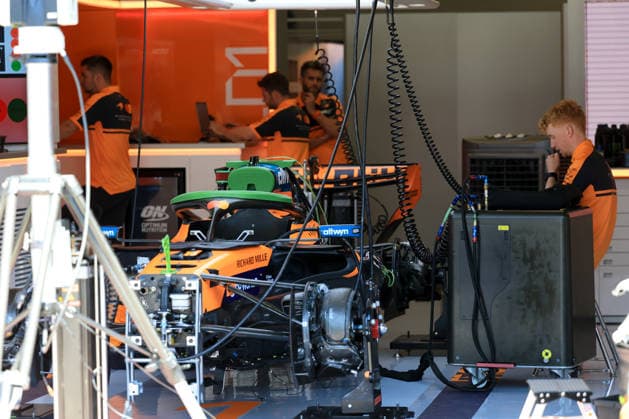 FORMULA 1 - GP of Austria 2026 SPIELBERG,AUSTRIA,25.JUN.26 - MOTORSPORTS, FORMULA 1 - Grand Prix of Austria, Red Bull Ring, preview. Image shows the car of Lando Norris (GBR McLaren) and mechanics.  GEPAxpictures xMarioxBuehner-Weinrauch