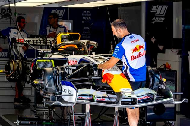 SPIELBERG - Mechanics at work on the car of Formula 1 driver Arvid Lindblad of the Racing Bulls Formula One Team during the Formula 1 Austria at the Red Bull Ring on June 25, 2026 in Spielberg, Austria. (Photo by DeFodi Images) - *** SPIELBERG Mechanics working on the car of Formula 1 driver Arvid Lindblad of the Racing Bulls Formula One Team during the Formula 1 Austrian Grand Prix at the Red Bull Ring on June 25, 2026, in Spielberg, Austria. Photo by DeFodi Images