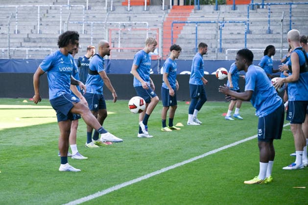 Auftakttraining der Bochumer Spieler, links Yigit Karademir (VfL Bochum), rechts Samuel Bamba (VfL Bochum) 25.06.2026, Fussball 2. Bundesliga, Saison 2026 2027, Trainingsauftakt VfL Bochum Bochum Vonovia Ruhrstadion Nordrhein Westfalen Deutschland *** First training session for the Bochum players: on the left, Yigit Karademir (VfL Bochum); on the right, Samuel Bamba (VfL Bochum), June 25, 2026, Soccer, 2. Bundesliga, 2026–2027 season, start of training for VfL Bochum at the Vonovia Ruhrstadion in Bochum, North Rhine-Westphalia, Germany Team2
