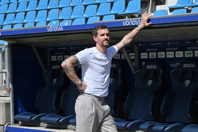 Simon Zoller (Leiter Lizenzbereich VfL Bochum) 25.06.2026, Fussball 2. Bundesliga, Saison 2026 2027, Trainingsauftakt VfL Bochum Bochum Vonovia Ruhrstadion Nordrhein Westfalen Deutschland *** Simon Zoller, Head of Licensing at VfL Bochum, June 25, 2026; Soccer, 2. Bundesliga, 2026–2027 season; Start of training for VfL Bochum at the Vonovia Ruhrstadion in Bochum, North Rhine-Westphalia, Germany Team2