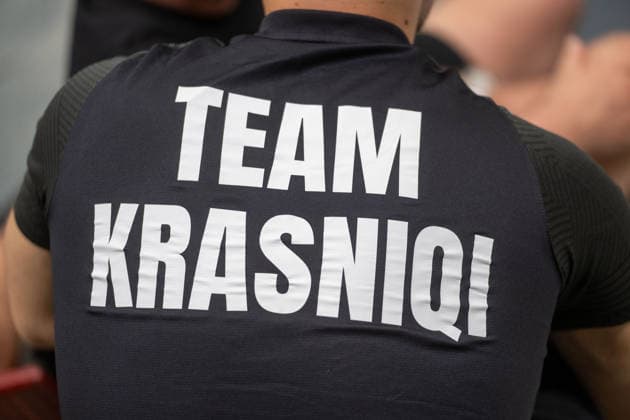Logo auf dem Trikotruecken: TEAM KRANSIQI GER, Pressekonferenz zur Boxnacht Showdown for Legacy IV, MHP Arena (Ludwigsburg), Boxen, 25.06.2026 GER, Pressekonferenz zur Boxnacht Showdown for Legacy IV, MHP Arena (Ludwigsburg), Boxen, 25.06.2026 Ludwigsburg *** Logo on the back of the jersey: TEAM KRANSIQI GER; press conference for the Showdown for Legacy IV boxing event; MHP Arena Ludwigsburg; boxing; June 25, 2026 GER; press conference for the Showdown for Legacy IV boxing event; MHP Arena Ludwigsburg, Boxing, June 25, 2026, Ludwigsburg Copyright: xSandyxDinkelackerx EP_SDR