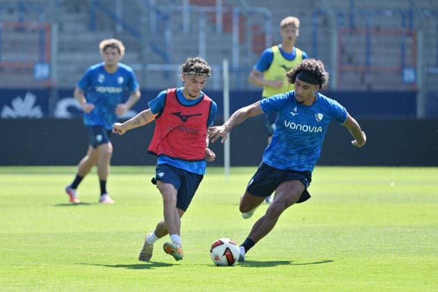 Babis Drakas (VfL Bochum), Yigit Karademir (VfL Bochum), v.li. 25.06.2026, Fussball 2. Bundesliga, Saison 2026 2027, Trainingsauftakt VfL Bochum Bochum Vonovia Ruhrstadion Nordrhein Westfalen Deutschland *** Babis Drakas, VfL Bochum; Yigit Karademir, VfL Bochum; from left, June 25, 2026, Soccer, 2. Bundesliga, 2026–2027 season, start of training for VfL Bochum at the Vonovia Ruhrstadion in Bochum, North Rhine-Westphalia, Germany Team2