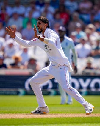 3rd Rothesay Test Match Day 1 England v New Zealand Shoaib Bashir of England reacts to a dropped chance during the 3rd Rothesay Test Match Day 1 match England vs New Zealand at Trent Bridge, Nottingham, United Kingdom on 25 June 2026 (Photo by Maynard Manyowa News Images) Nottingham Trent Bridge Nottinghamshire United Kingdom Copyright: xMaynardxManyowa NewsxImagesx