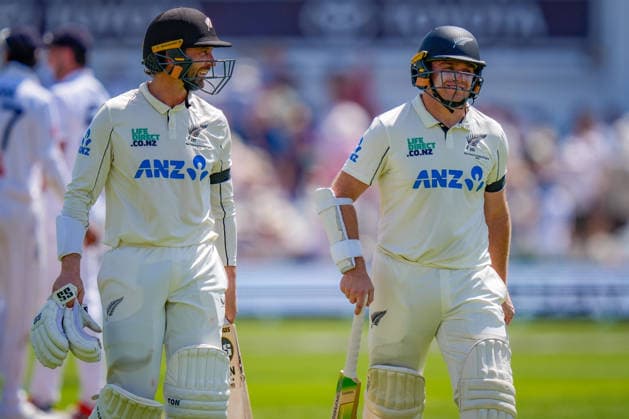 3rd Rothesay Test Match Day 1 England v New Zealand New Zealand captain Tom Latham and Devon Conwayof New Zealand walk off the field at lunch after an unbeaten opening stand in the first session during the 3rd Rothesay Test Match Day 1 match England vs New Zealand at Trent Bridge, Nottingham, United Kingdom on 25 June 2026 (Photo by Maynard Manyowa News Images) Nottingham Trent Bridge Nottinghamshire United Kingdom Copyright: xMaynardxManyowa NewsxImagesx