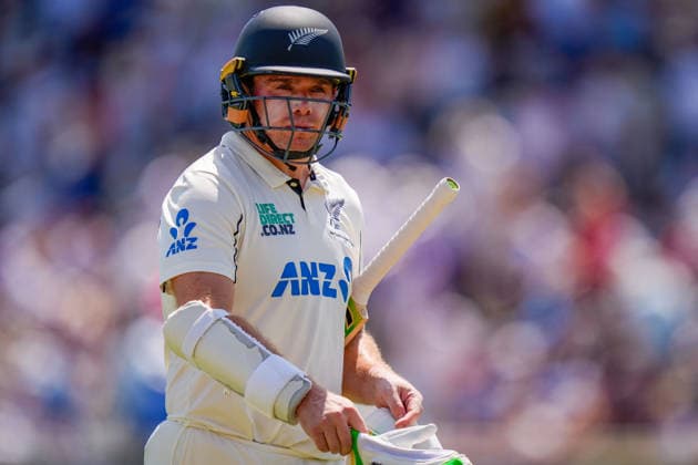 3rd Rothesay Test Match Day 1 England v New Zealand New Zealand captain Tom Latham walks off the field at lunch after scoring an unbeaten half century during the 3rd Rothesay Test Match Day 1 match England vs New Zealand at Trent Bridge, Nottingham, United Kingdom on 25 June 2026 (Photo by Maynard Manyowa News Images) Nottingham Trent Bridge Nottinghamshire United Kingdom Copyright: xMaynardxManyowa NewsxImagesx