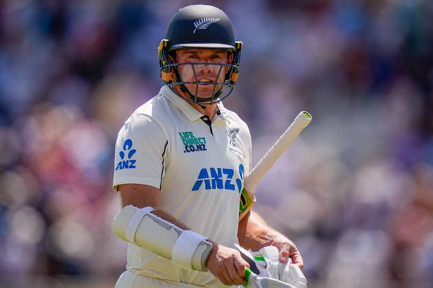3rd Rothesay Test Match Day 1 England v New Zealand New Zealand captain Tom Latham walks off the field at lunch after scoring an unbeaten half century during the 3rd Rothesay Test Match Day 1 match England vs New Zealand at Trent Bridge, Nottingham, United Kingdom on 25 June 2026 (Photo by Maynard Manyowa News Images) Nottingham Trent Bridge Nottinghamshire United Kingdom Copyright: xMaynardxManyowa NewsxImagesx