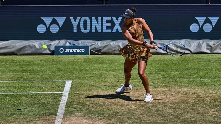 June 25, 2026, Bad Homburg, Hessen, Germany: Naomi Osaka of Japan returns with backhand during the BAD HOMBURG OPEN powered by SOLARWATTT- WTA500 - Womens Tennis, 25.6.2026 in Bad Homburg (Tennis-Club Bad Homburg), Germany Tennis 2026: WTA, Tennis Damen Bad Hombug Open: Quarterfinal: OSAKA 6:2 6:2 ALEXANDROVA  - ZUMAs343 20260625_zsp_s343_025 Copyright: xMathiasxSchulzx