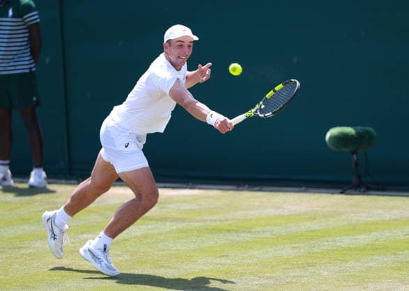 Oliver Tarvet (GBR) Herren Einzel, Men s Singles, Qualifikation, Wimbledon Tennis - Wimbledon 2026 - Grand Slam ITF ATP, Tennis Herren WTA, Tennis Damen - AELTC - London - - Great Britain - 25 June 2026. *** Oliver Tarvet GBR Men s Singles, Qualifying, Wimbledon Tennis Wimbledon 2026 Grand Slam ITF ATP WTA AELTC London Great Britain June 25, 2026 Copyright: xJuergenxHasenkopfx