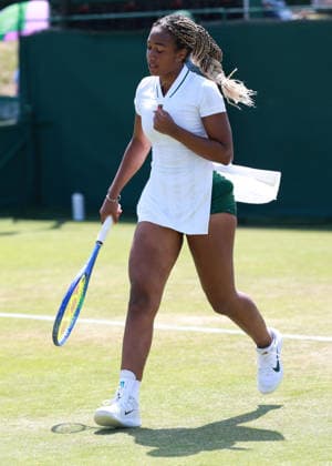 Tyra Caterina Grant (USA) macht die Faust und jubelt, Jubel, Emotion, Damen Einzel, Ladies Singles, Qualifikation, Wimbledon Tennis - Wimbledon 2026 - Grand Slam ITF ATP, Tennis Herren WTA, Tennis Damen - AELTC - London - - Great Britain - 25 June 2026. *** Tyra Caterina Grant of the USA pumps her fist and cheers; celebration, emotion, Women s Singles, Qualifying, Wimbledon Tennis, Wimbledon 2026, Grand Slam, ITF, ATP, WTA, AELTC, London, Great Britain, June 25, 2026 Copyright: xJuergenxHasenkopfx